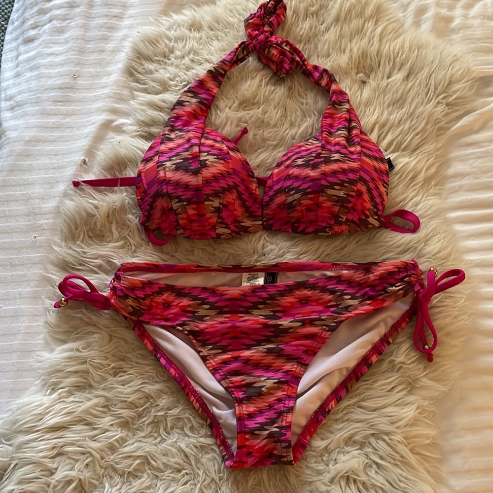 Bikini - Picture 3 of 7